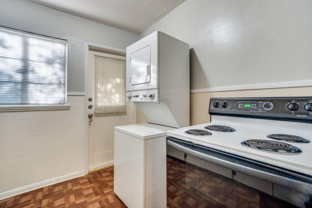 Blissful In Alamo Heights Apartment *
